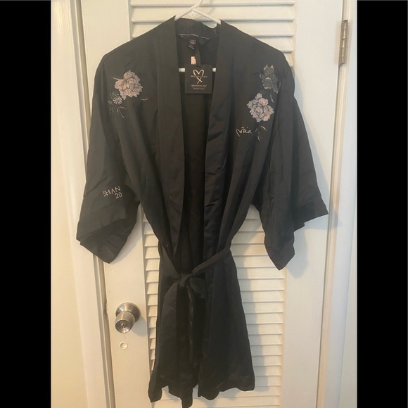 Limited Edition Victoria’s Secret Shanghai Robe - Picture 1 of 5